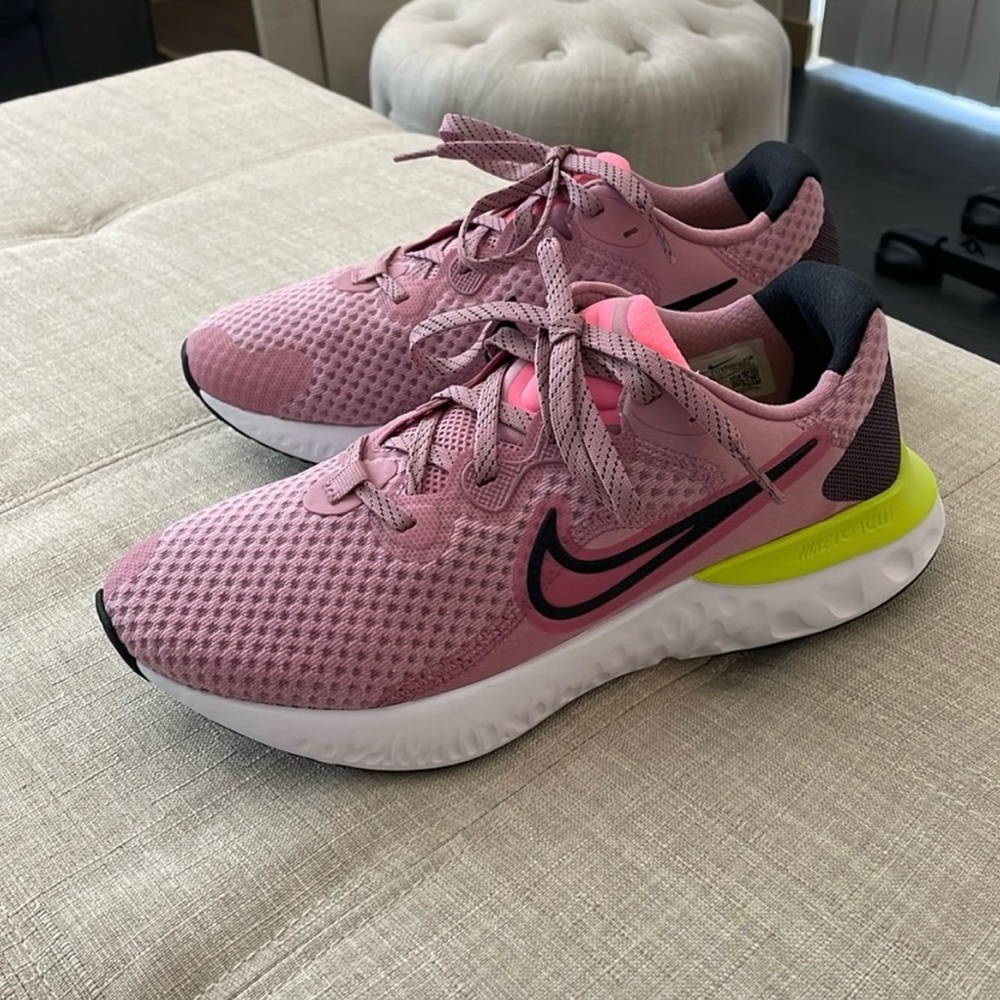 NWOB Nike Renew 2 Running Shoes Size 8.5 (CU3505601)